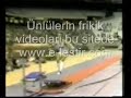 Salak atlet cok komik bi sekilde dusuyor