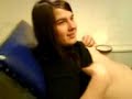 Pimpen t�jer sina br�stv�rtor