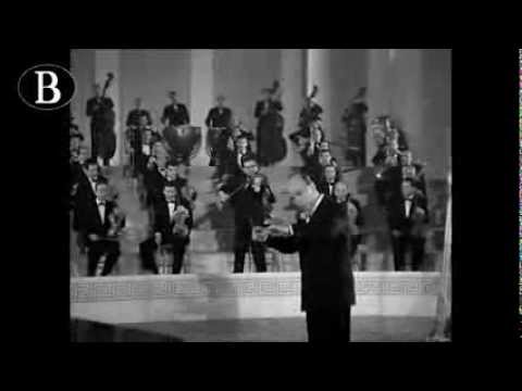 Pippo Barzizza dirige “Sotto il cielo di Capri”.cantata da Ariodante Dalla. Dal film “I pompieri di Viggiù”, 1949.