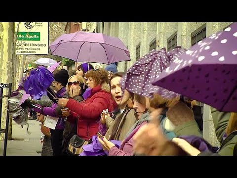 Feministinnen-Kette ber 7 Kilometer bei Demonstration  ...