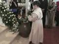 videos de Crianças da 1ª Comunhão entregam Flor a Nossa Senhora