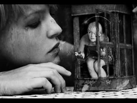 unkle - My mind is in a state 'Cuz all I seem to do is tempt my fate Well I try a real space But all the while, I'm crashing at the gate This time... This time... Re...