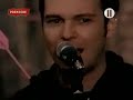 sidharta - plastika

samozvan mini bog
polira geste vadi slog
no spontan za humor a delno tog
nekaterim nekaterim
proda nasvet za lep izgled
masterotip gleda te

a dela dih
a dela gen za ples fatal
a zgleda to
kar delajo ?ista plastika

zanimiv je zalet
ko izpod krila vidi sled
zanimivo kako ga jebe led
nekatere nekatere
stoje smeje gladijo noge
aristocrack jih podre

prevara bi elito napolnila z afero
mi raje dame sanj zlate piccole amore
prevara bi eliti zaplavala v ?relo
zadeli bomo sami na?e piccole amore

kriv je um kriv je hrup
dolg je obra?un
trden led je vedno bolj segret
krila vsa strgana
kriza ?ge pepel
maske so popadale na tla

prevara bi elito napolnila z afero
mi raje dame sanj zlate piccole amore
prevara bi eliti zaplavala v ?relo
zadeli bomo sami na?e piccole amore