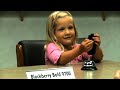 Watch 'YouTube         - Czy czterolatki wiedzą, co to jest smartphone?'
