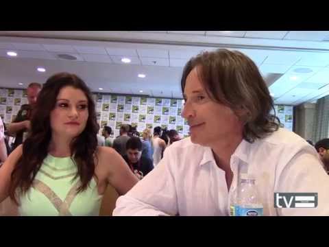 Emilie de Ravin & Robert Carlyle Interview - Once Upon a Time Season 4