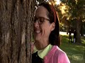 molly shannon and a tree staring in the movie superstar. :)