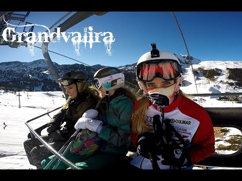 Девушки на лыжах в Грандвалира