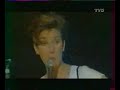 wow! what a performance! every fan of powerful vocals should go and watch this one. duetting with carole fredericks (r.i.p) in 1995 during the french show tratata c�line sang this song with sucha power and conviction everyone was blown away. her stage presence, her soaring vocals and of course this very special celine dion edginess are what define of of the very finest vocalists/interpreters of our times. :) year: 1995

btw. sorry for the mis-synchronizstion of the voice. seems to be a problem with realmedia videos here. :(