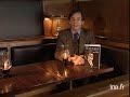 21 janvier 1999 olivier barrot, install� � une table de caf�, � l'occasion de la sortie du livre 