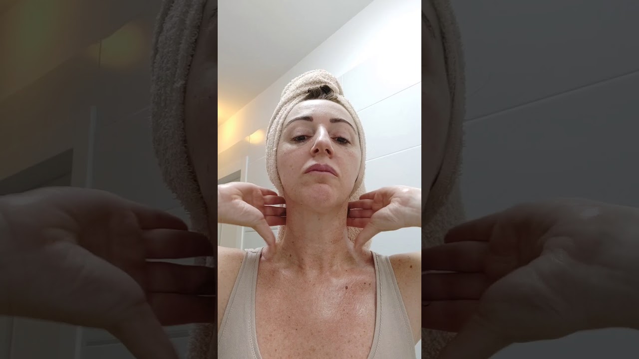 עיסוי להעלמת ומתיחת קמטים בצוואר