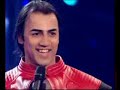 يقلد مايكل جاكسون روعه