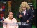 Leonardo Farc junto a el simio Larry