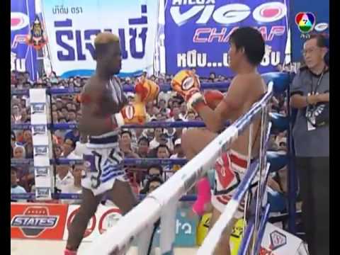 สมรัก - Somrak Khamsing vs Victor Nagbe From Australia (สมรักษ์ คำสิงห์ vs วิคเตอร์ แน็ค) ศึกมวยรอบมาราธอน 2013 สนามที่ 4 ที่ศาลากลาง...
