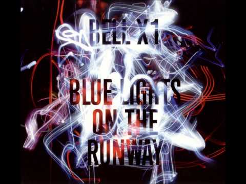 defector - Excelente canción del Blue Lights On The Runway *-*
