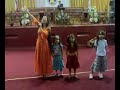 Alaba a Dios canta Hna Gladys Mu�oz junto a ni�as
