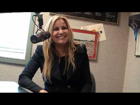 WKQQ - Jennifer Coolidge - Moonshine