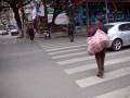 videos de Wuxi Tony Update #227:  Pushing a Pram on Renmin Rd. in Wuxi