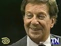 mariano mores en una entrevista, en donde roberto di chiara le muestra su participaci�n en un film de 1945.
cortes��a de www.robertodichiara.com
http://www.malena-tango.com/