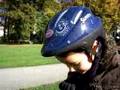 Lucien fait de la trotinette