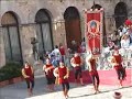Beim Armbrustschie�en italienischen Wahlkampf geschmeckt