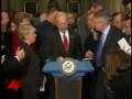 videos de After campaigning for Republican John McCain during the presidential election...