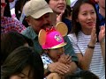 (c) disney / tokyo disney resort.
1�re partie du show du 15�me anniversaire de tokyo disneyland (1998).
le spectacle �voque les d�buts de mickey (steamboat willy, the band concert,...), mais aussi les grands classiques (blanche-neige & les 7 nains, alice au pays des merveilles, la belle au bois dormant,dumbo, fantasia,...) et, comme il s'agit de son ch�teau, cendrillon bien entendu!...
au final, tout ce petit monde se retrouve pour f�ter, dans un 