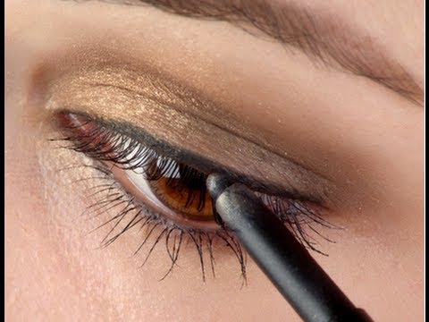 how to apply eyeliner by self