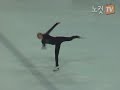 '피겨요정'김연아(18 · 군포 수리고)가 화려한 날개짓을 위한 준비를 마쳤다. 오는 17일과 18일 양일간 목동 아이스링크에서 열리는 'KCC 스위첸 페스타 온 아이스 2008'에 나서는 김연아는 16일 최종훈련 및 리허설을 실시했다. 언론에 공개된 최종 마무리 훈련에서 김연아는 자신의 갈라 프로그램인 '온리 호프(Only Hope)'를 위주로 각각의 동작을 세밀하게 가다듬었다. 브라이언 오서 코치와 함께 빙판에 오른 김연아는 하나의 손동작을 연습하더라도 코치의 조언을 곰곰히 귀담아 듣고 수차례 반복하는 세심한 노력을 기울여 눈길을 끌었다. 또 공연시 사용할 음악을 미리 들으며 음량과 템포를 상의하기도. 각 동작의 자세 교정을 마친 김연아는 '온리 호프' 프로그램 전체를 한차례 완벽히 연기해내며 막바지 훈련에 박차를 가했다. 지난 시즌 막바지에 입은 고관절 부상으로 여전히 재활을 하고 있는 상태지만 김연아는 이날 공개 훈련에서 밝은 표정으로 모든 동작을 매끄럽게 해내 아이스쇼에 대한 기대감을 부풀렸다.