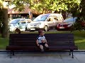 un banco en el parque un banco en el parque