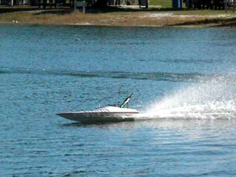 Bruces toro weed eater rc boat wickham park.AVI