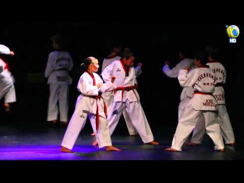 Xx nepal xx - Actuación del Mago Fernando Espí, David Olalla, Noemí González, Grupo de Taekwondo de Body Fitness, Rítmica Benavente y Iago.
