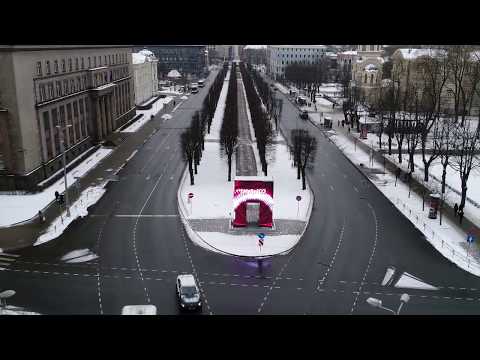 Video par mākslas objekta “Goda vārti” februāra vēstījumu Baltijas valstu simtgadei