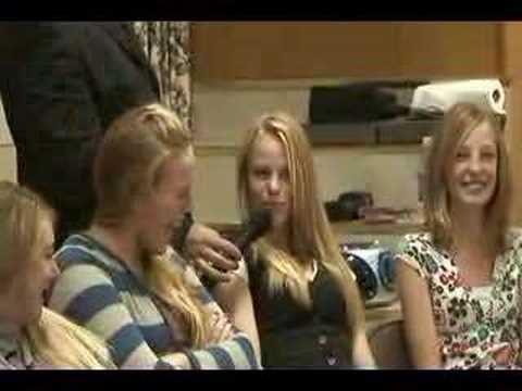 hynotized hooters girls feet hynotized hooters girls feet