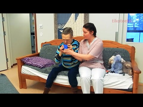 Ideoita kommunikointiin syntymästään kuurosokean ihmisen kanssa
