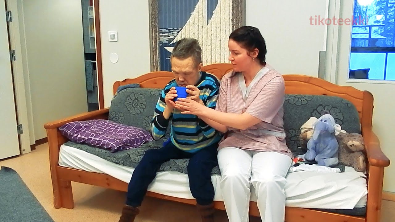 Ideoita kommunikointiin syntymästään kuurosokean ihmisen kanssa