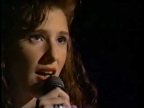 rzapatav - Presentacion Tiffany Darwish en la television chilena (Sudamerica) Canal 13 UCTV el 14 Junio 1988 en programa Martes 13, presentadores Javier Miranda y Vivia...
