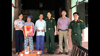 Ban Chỉ huy Quân sự thành phố thăm, tặng quà người có công