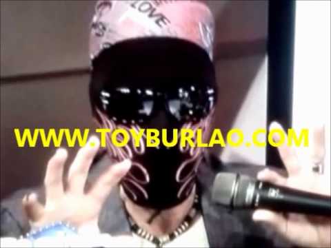 To&ntilde;o Rosario llega con una mascara en la cara a programa de TV -