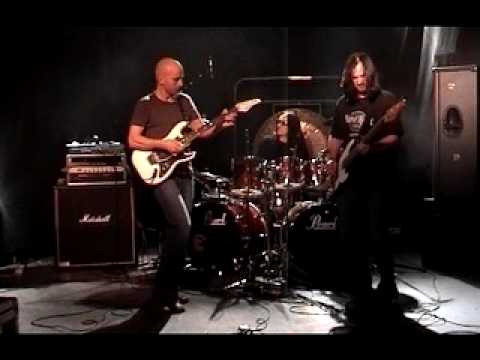 Stig alien - http://www.youtube.com/user/stigmathisen http://www.stigmathisen.com Joe Satriani Tribute - Surfing With the Alien. Guitar: Stig Mathisen Bass: Jack Espen Wi...