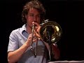 lucas niggli's big zoom:
claudio puntin - clarinet, bass clarinet?
nils wogram - trombone?
philipp schaufelberger - guitar?
peter herbert - bass?
lucas niggli - drums, percussion


