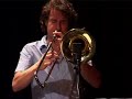 lucas niggli's big zoom:
claudio puntin - clarinet, bass clarinet?
nils wogram - trombone?
philipp schaufelberger - guitar?
peter herbert - bass?
lucas niggli - drums, percussion

