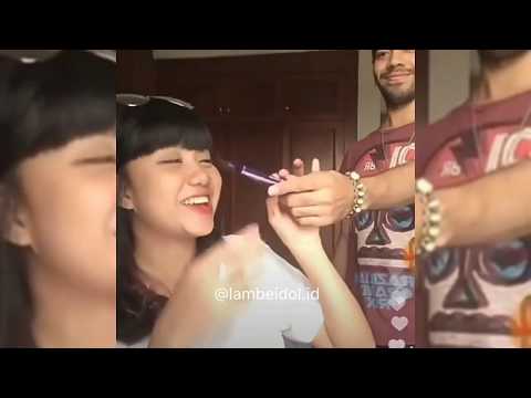 Romantis! video Glen ngasih Ghea Coklat di hari valentine! - Indonesian Idol 2018