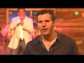 Tijl Beckand doet de doventolk met Rene Froger (15/02/2008)