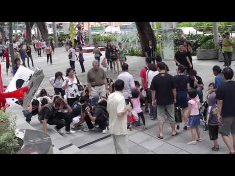 almost-famous.tv ‘Whassups’ kanna Flashmobbed!!!