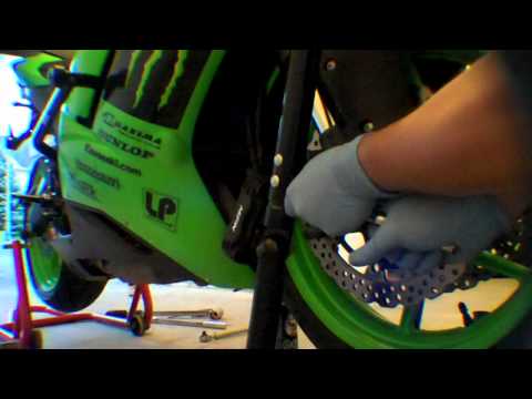 how to remove zx6r front wheel