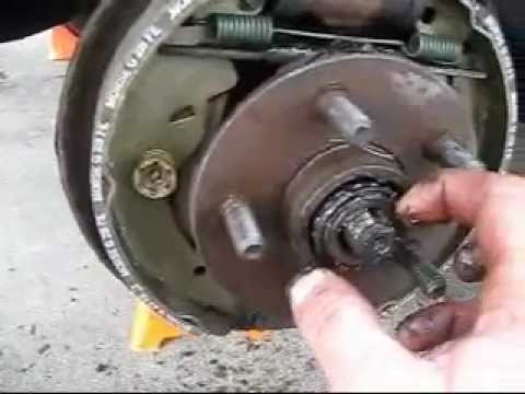 How to remove wheel bearing & wheel hub – Repacking wheel bearings with grease – Chrysler example