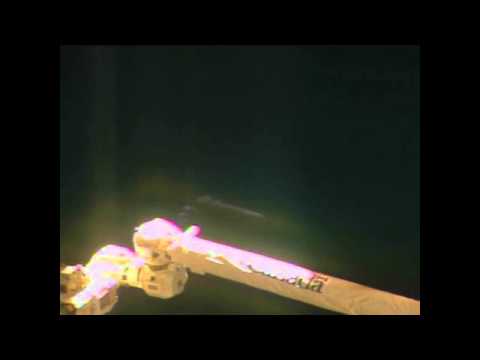 Astronauts Film a Strange Light From the ISS - UFO? Nov. 2013