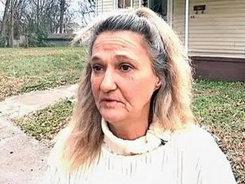 yaşlı sikiş - Ding-dong! Police arrested a woman from Gaffney, S.C., after they caught her going door-to-door selling porn -- on VHS. Jeanette Ellis, 52, told FOX Carolina...