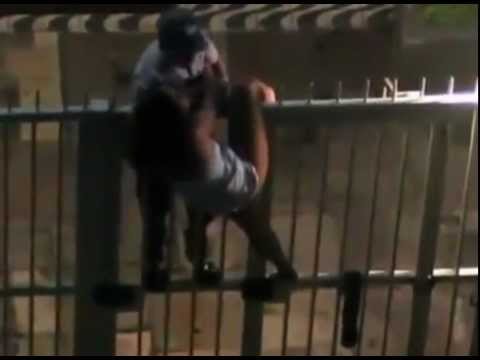 Mulher Bebada - Lembra do Pedro cadê meu chipeeeeeeeeeeeeeeeeeeeeeeeeee? Então, pode esquecer! André quero pegar minhas coisa! - (Mulher Bêbada vai pular a cerca e fica presa)