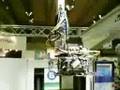 プラモデルの射出成形機デモンストレーション